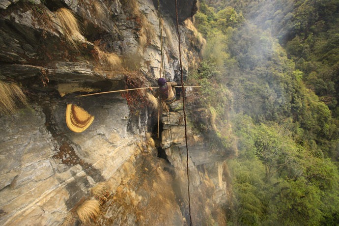 Click image for larger version

Name:	honey-hunters-nepal-34[4].jpg
Views:	1
Size:	157.3 KB
ID:	1305164